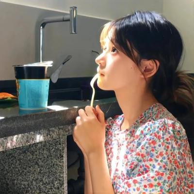 奇怪的她